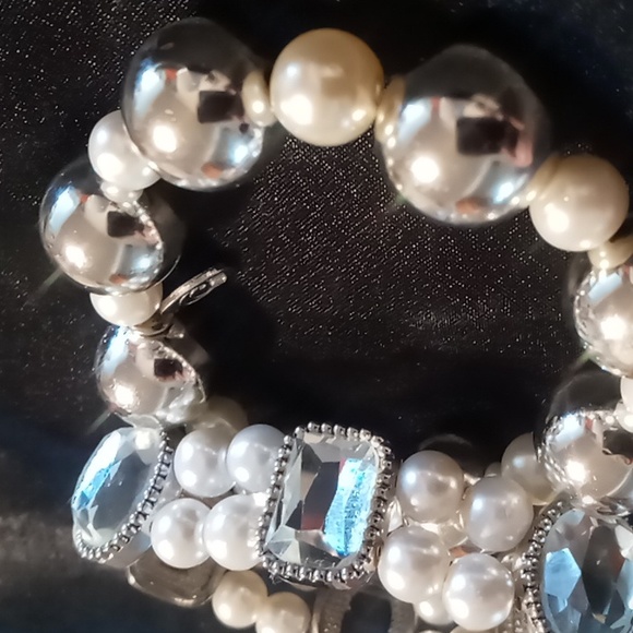Charming Charlie 2 expandable bracelets silver & pearl like. Large crystal cut - Picture 5 of 6